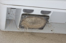 Example 2: The inverter's air exhaust grille should be cleaned regularly.