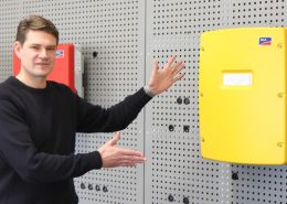 Ralf Rietze presents new Sunny Island inverter of SMA