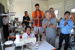 Sewing with solar power: premiere at Koh Krolor school.