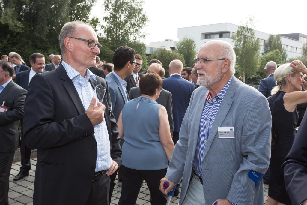 SMA Weggefährten: IdE Geschäftsführer Dr. Hoppe-Kilpper im Gespräch mit Prof. Dr. Postlep, ehemaliger Präsident der Universität Kassel.