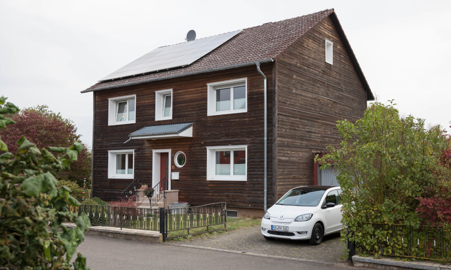 E-Auto zu Hause mit Sonnenenergie laden: Familie Seeger zeigt, wie’s geht